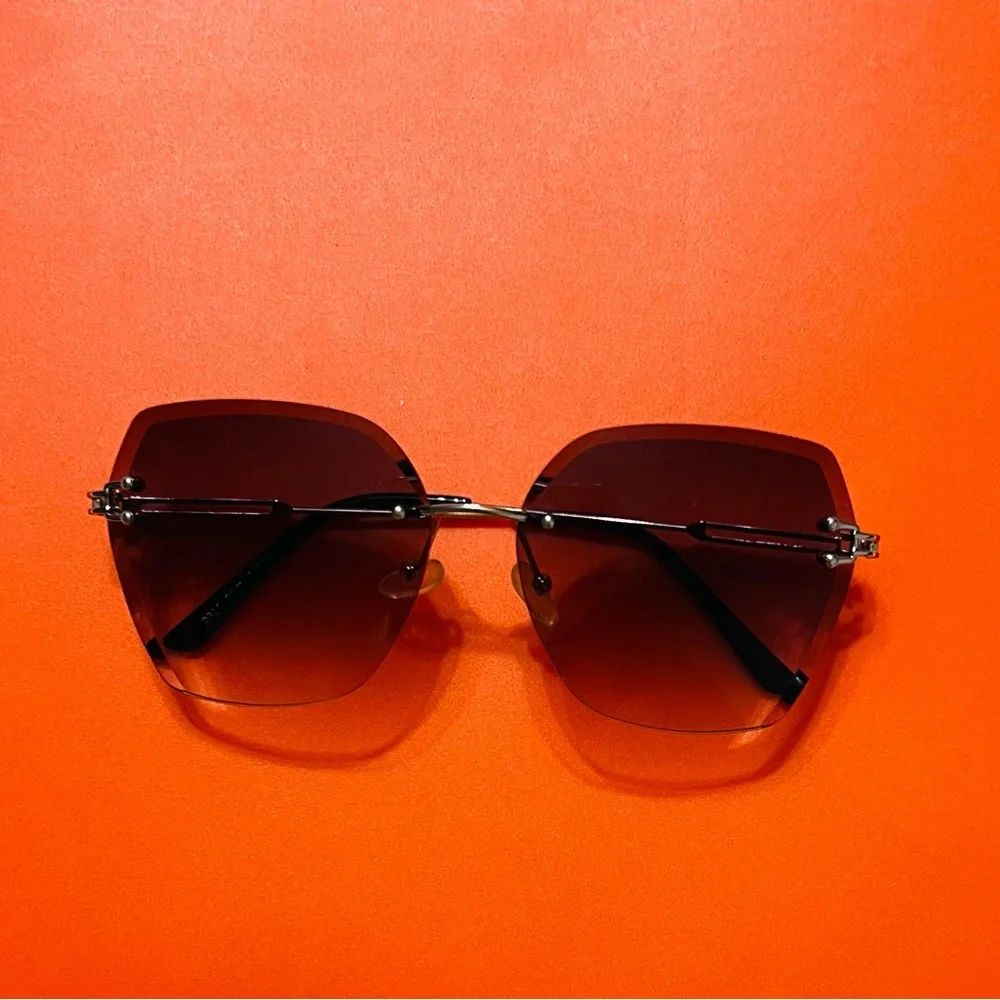 Chic Brown Sunglasses - Picture 2 of 6